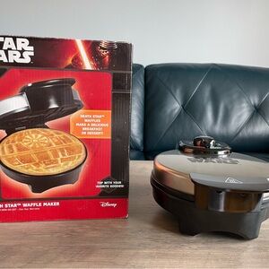 Star Wars Black and Silver Waffle Maker